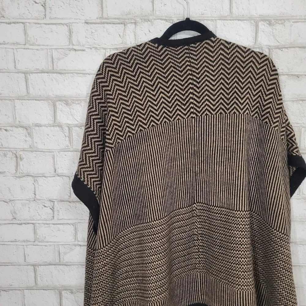 Cupio cute printed sweater poncho/cardigan
